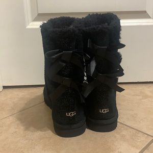 NWOT Black Bailey Bow Uggs size 10 women's !